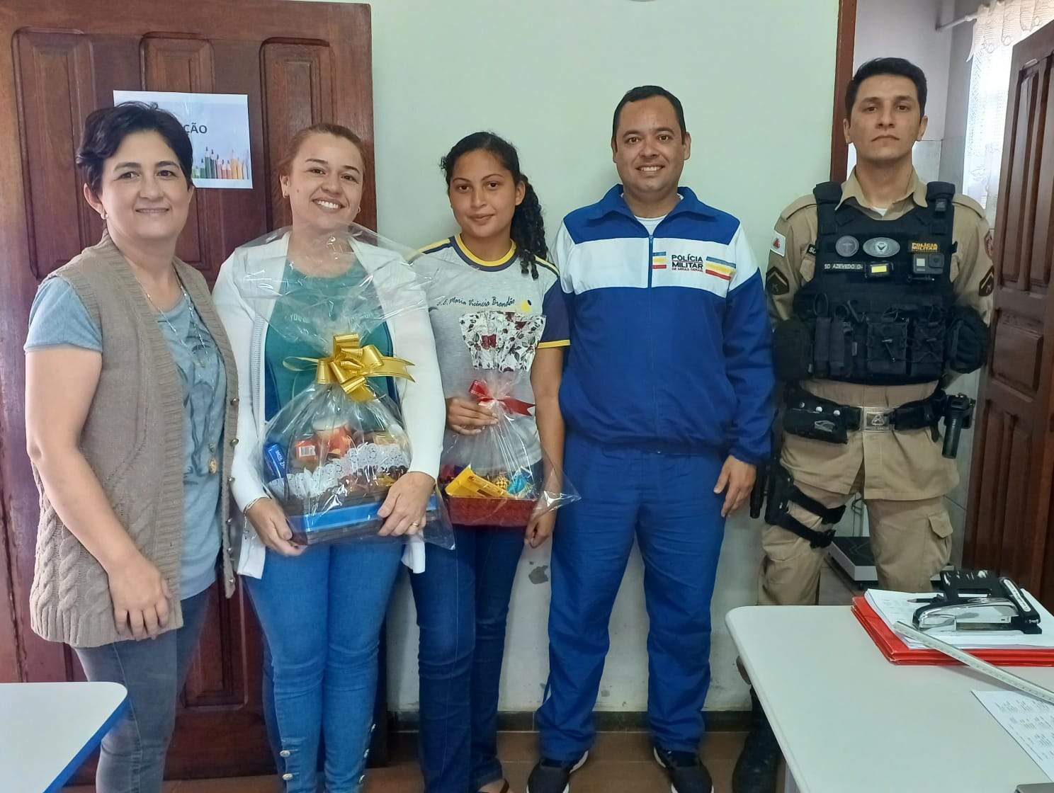 Portal Caparaó Polícia Militar De Matipó Entrega Premiação Para Vencedoras Do Concurso De Redação 9193